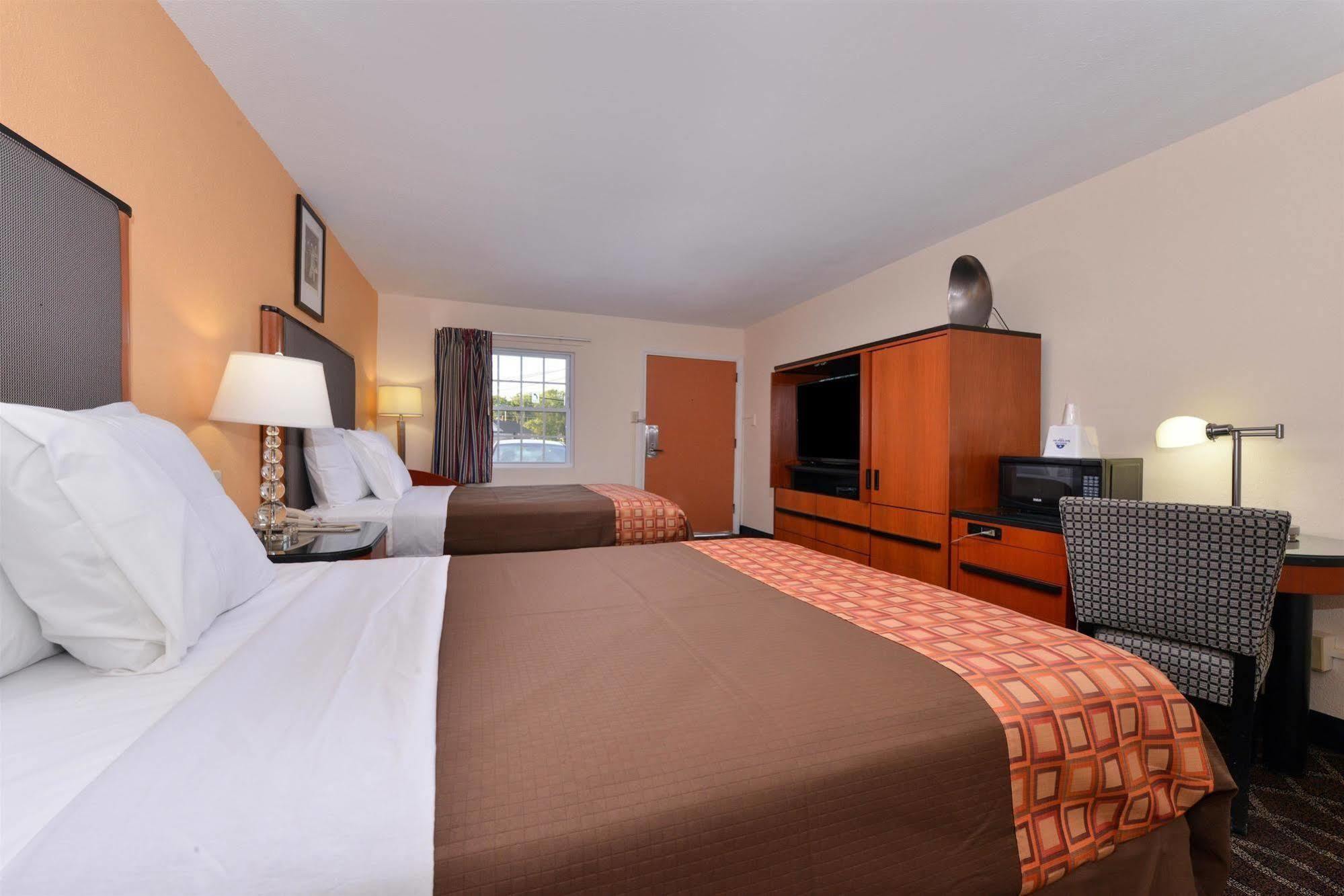 Media Inn & Suites Exteriér fotografie